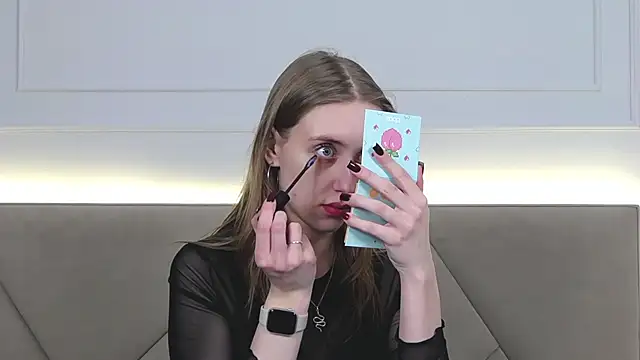 Snapshot of RachaelCute chatting on 12-14-25, 04:18 RachaelCute online show from 12-14-25, 04:18