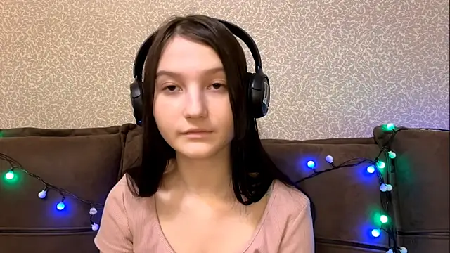 Snapshot of AurorAurora chatting on 12-15-25, 08:40 AurorAurora online show from 12-15-25, 08:40