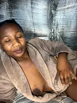 Snapshot of Berries_ chatting on 11-27-25, 06:32 Berries online show from 11-27-25, 06:32