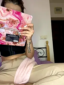 Snapshot of MissyDior8 chatting on 11-25-25, 06:24 MissyDior8 online show from 11-25-25, 06:24