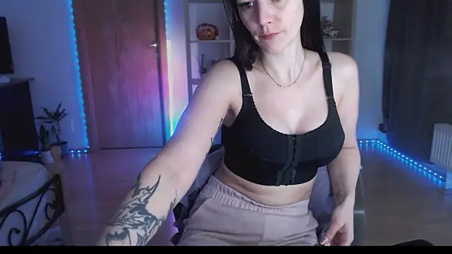 Snapshot of MissyDior8 chatting on 12-14-25, 05:35 MissyDior8 online show from 12-14-25, 05:35