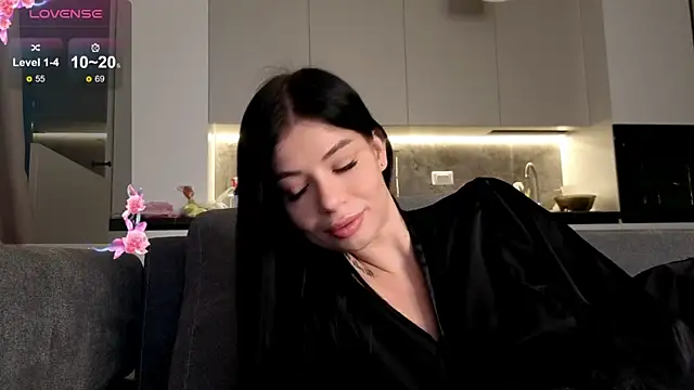 Snapshot of SweetColes chatting on 12-17-25, 08:37 SweetColes online show from 12-17-25, 08:37