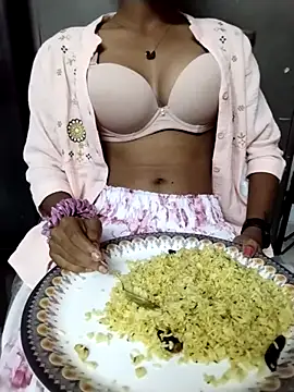 Snapshot of Rani__telugu chatting on 11-17-25, 04:46 Rani telugu online show from 11-17-25, 04:46