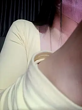 Snapshot of MiHeni chatting on 01-12-26, 06:51 MiHeni online show from 01-12-26, 06:51