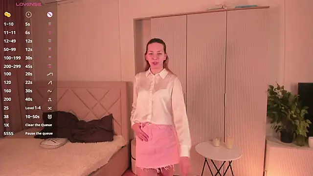 Snapshot of MerrileeFondren chatting on 11-26-25, 07:20 MerrileeFondren online show from 11-26-25, 07:20