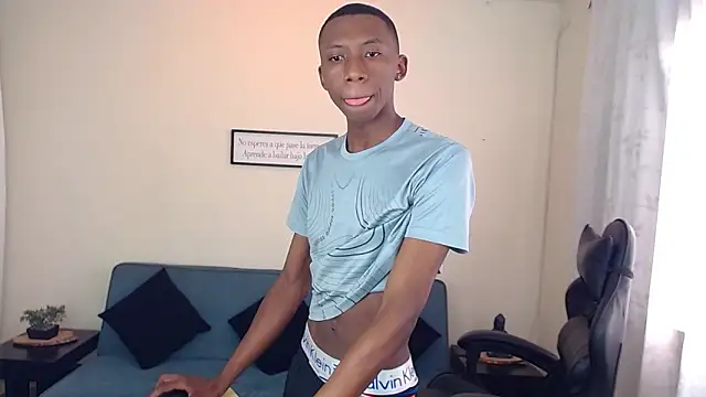 Snapshot of Miilo18 chatting on 12-15-25, 08:57 Miilo18 online show from 12-15-25, 08:57