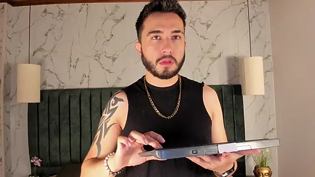 Snapshot of dave_wolff chatting on 11-12-25, 11:43 dave wolff online show from 11-12-25, 11:43