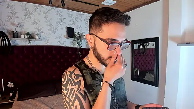 Snapshot of dave_wolff chatting on 11-19-25, 11:43 dave wolff online show from 11-19-25, 11:43