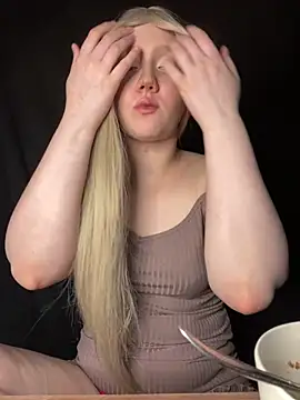 Scarlett Shadow online show from 11-26-25, 08:43