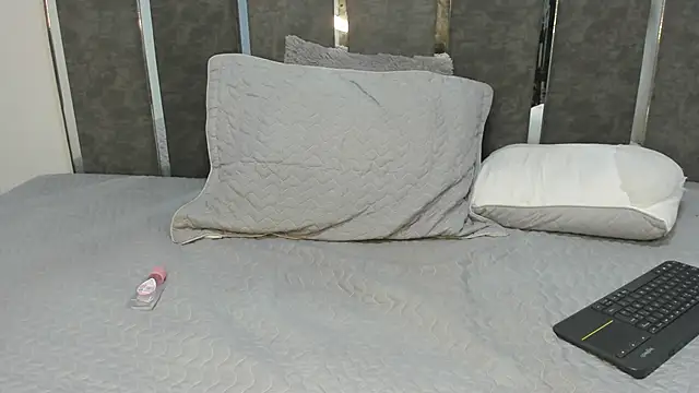 Snapshot of Adam_Grey_ chatting on 11-25-25, 12:05 Adam Grey online show from 11-25-25, 12:05