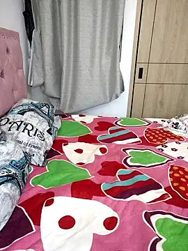 Snapshot of Sarah_Lark- chatting on 11-27-25, 01:07 Sarah Lark- online show from 11-27-25, 01:07