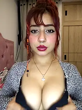 Snapshot of Sarah_Lark- chatting on 12-04-25, 01:15 Sarah Lark- online show from 12-04-25, 01:15