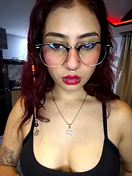 Snapshot of Sarah_Lark- chatting on 01-10-26, 02:02 Sarah Lark- online show from 01-10-26, 02:02