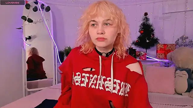 Snapshot of Awawrin chatting on 12-14-25, 09:30 Awawrin online show from 12-14-25, 09:30