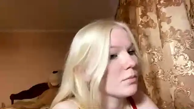 Snapshot of LynellMahe chatting on 11-17-25, 10:43 LynellMahe online show from 11-17-25, 10:43