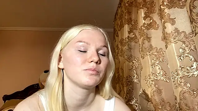 Snapshot of LynellMahe chatting on 12-01-25, 10:42 LynellMahe online show from 12-01-25, 10:42