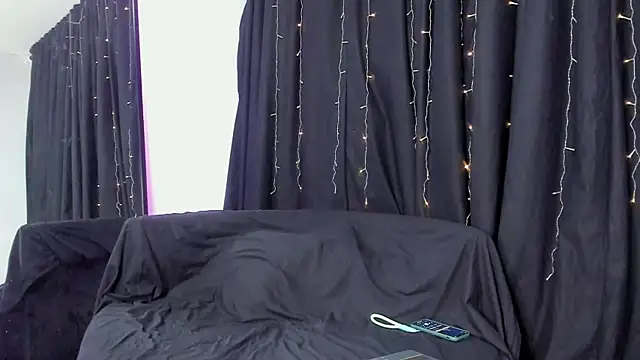 Snapshot of AnitSky chatting on 11-14-25, 06:39 AnitSky online show from 11-14-25, 06:39