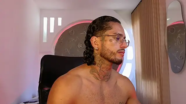 Snapshot of Alanrodgers chatting on 11-17-25, 01:06 Alanrodgers online show from 11-17-25, 01:06