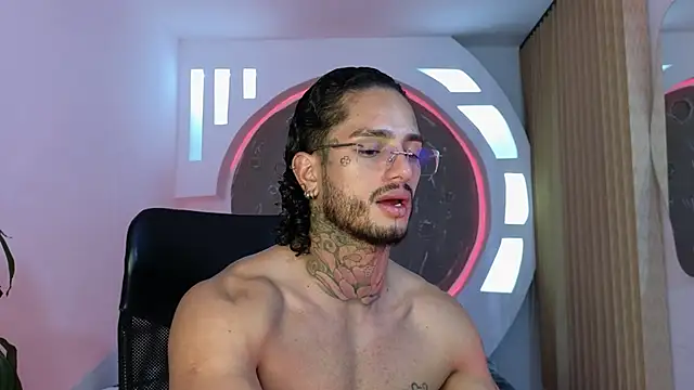 Snapshot of Alanrodgers chatting on 11-22-25, 10:25 Alanrodgers online show from 11-22-25, 10:25