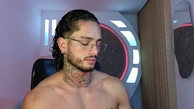 Snapshot of Alanrodgers chatting on 11-23-25, 10:15 Alanrodgers online show from 11-23-25, 10:15