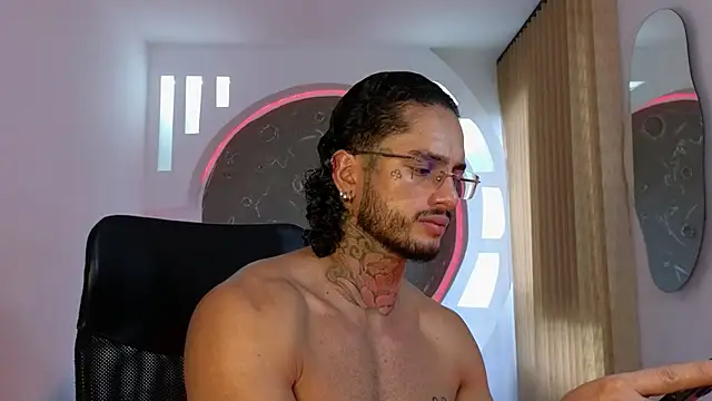 Snapshot of Alanrodgers chatting on 11-25-25, 01:00 Alanrodgers online show from 11-25-25, 01:00