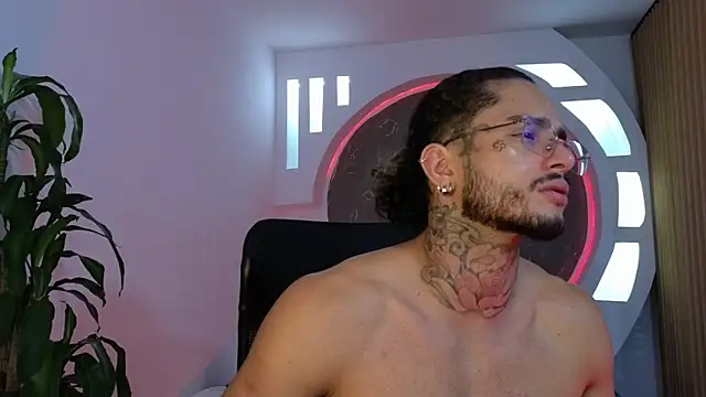 Snapshot of Alanrodgers chatting on 11-26-25, 02:56 Alanrodgers online show from 11-26-25, 02:56