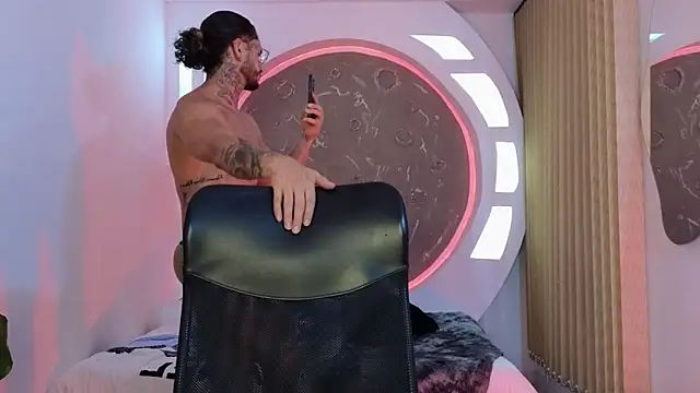 Snapshot of Alanrodgers chatting on 11-28-25, 10:18 Alanrodgers online show from 11-28-25, 10:18