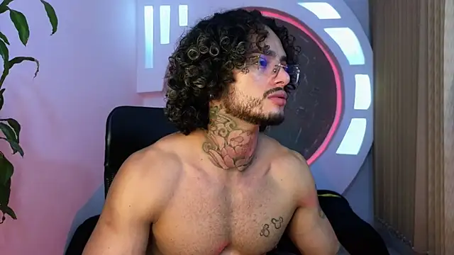 Snapshot of Alanrodgers chatting on 12-14-25, 10:42 Alanrodgers online show from 12-14-25, 10:42