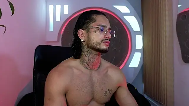 Snapshot of Alanrodgers chatting on 12-16-25, 12:43 Alanrodgers online show from 12-16-25, 12:43