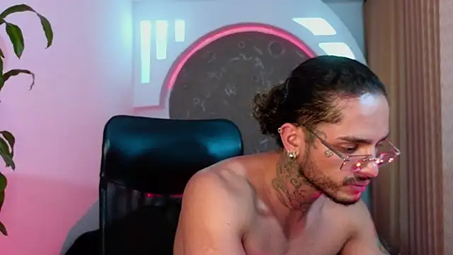 Snapshot of Alanrodgers chatting on 12-19-25, 04:41 Alanrodgers online show from 12-19-25, 04:41