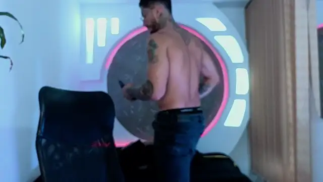 Snapshot of Alanrodgers chatting on 12-21-25, 01:07 Alanrodgers online show from 12-21-25, 01:07