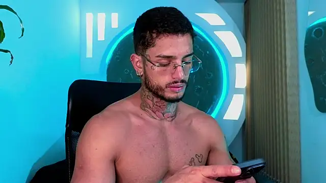 Snapshot of Alanrodgers chatting on 12-23-25, 04:32 Alanrodgers online show from 12-23-25, 04:32