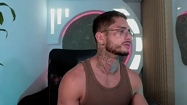 Snapshot of Alanrodgers chatting on 01-06-26, 02:48 Alanrodgers online show from 01-06-26, 02:48