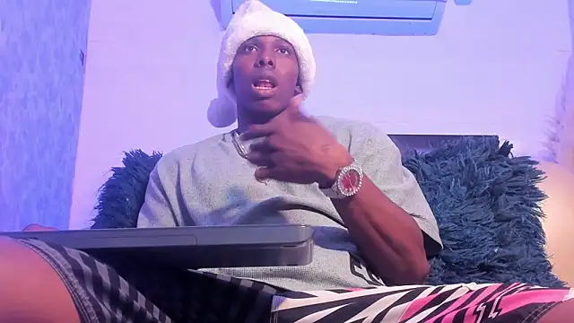 Snapshot of mike_aly chatting on 12-20-25, 02:13 mike aly online show from 12-20-25, 02:13