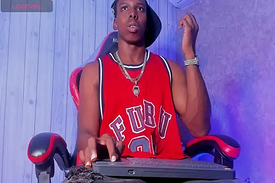 Snapshot of mike_aly chatting on 12-21-25, 08:16 mike aly online show from 12-21-25, 08:16