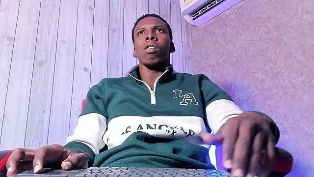 Snapshot of mike_aly chatting on 01-08-26, 01:46 mike aly online show from 01-08-26, 01:46