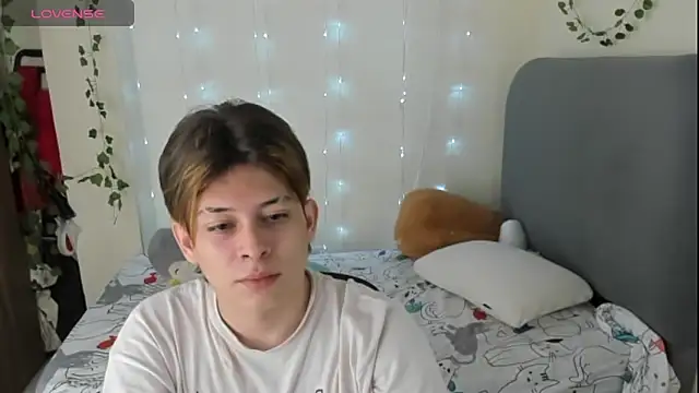 Snapshot of Felix_kitty chatting on 11-29-25, 07:28 Felix kitty online show from 11-29-25, 07:28