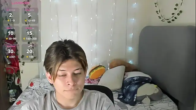 Snapshot of Felix_kitty chatting on 12-17-25, 07:09 Felix kitty online show from 12-17-25, 07:09