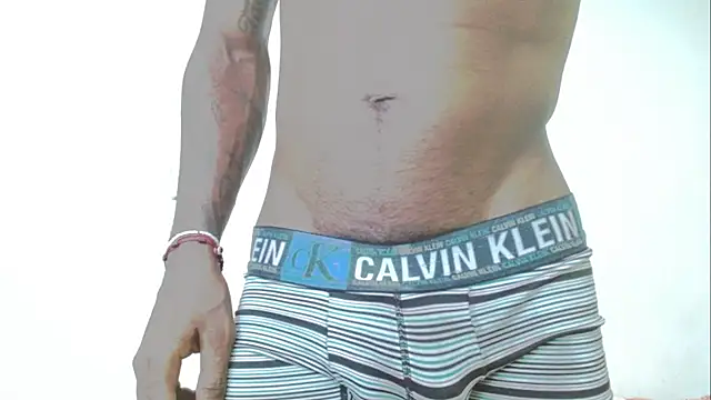 antonela-cris online show from 11-23-25, 05:18