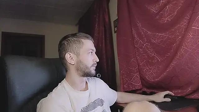 Snapshot of 333Alone_in_theDark777 chatting on 11-20-25, 04:34 333Alone in theDark777 online show from 11-20-25, 04:34