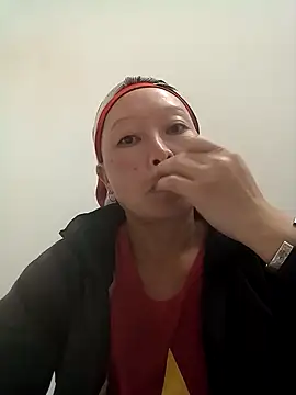 girl-hot2x online show from 11-17-25, 01:50