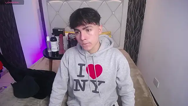 Samu FoXXX online show from 11-22-25, 08:19