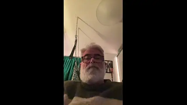 Snapshot of LeatherSdaddy chatting on 11-25-25, 04:29 LeatherSdaddy online show from 11-25-25, 04:29