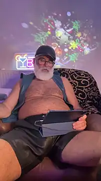 Snapshot of LeatherSdaddy chatting on 12-16-25, 02:49 LeatherSdaddy online show from 12-16-25, 02:49