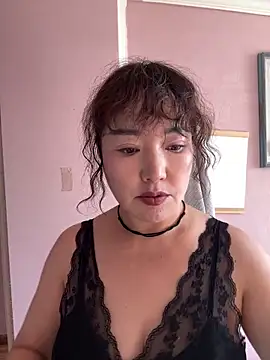 Snapshot of oo-shanshan chatting on 11-24-25, 12:43 oo-shanshan online show from 11-24-25, 12:43