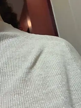 Snapshot of oo-shanshan chatting on 02-12-26, 12:11 oo-shanshan online show from 02-12-26, 12:11