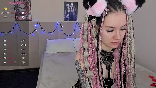 Snapshot of Lina_Moony chatting on 11-20-25, 02:01 Lina Moony online show from 11-20-25, 02:01