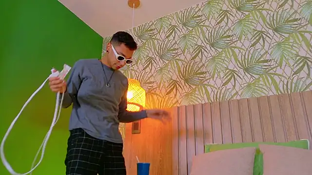 Snapshot of Imtavo chatting on 11-26-25, 01:23 Imtavo online show from 11-26-25, 01:23