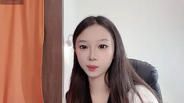 Snapshot of Minnie-baby chatting on 11-12-25, 11:54 Minnie-baby online show from 11-12-25, 11:54