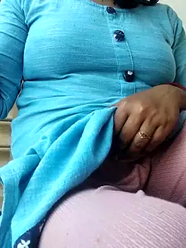 Snapshot of Hot-ruma chatting on 12-15-25, 07:01 Hot-ruma online show from 12-15-25, 07:01